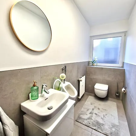 Zentrale In Goeppingen, Bahnhof Fusslaeufig Erreichbar *