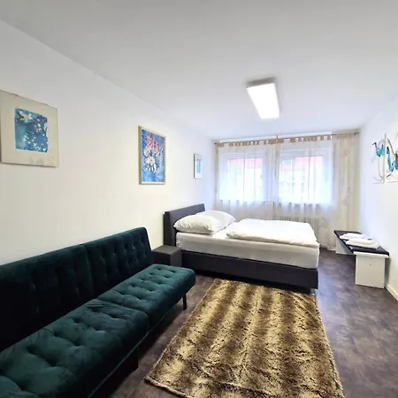 Apartment Zentrale In Goeppingen, Bahnhof Fusslaeufig Erreichbar *