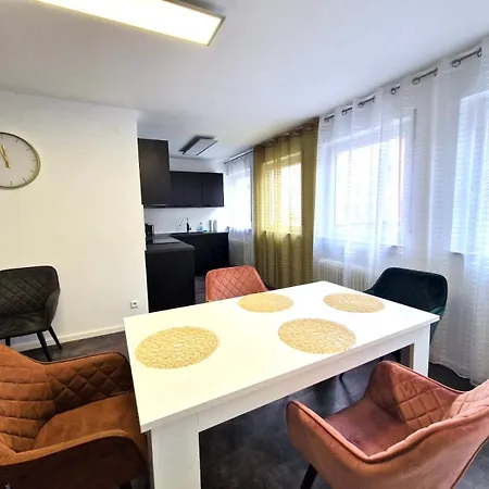 Zentrale In Goeppingen, Bahnhof Fusslaeufig Erreichbar דירה *