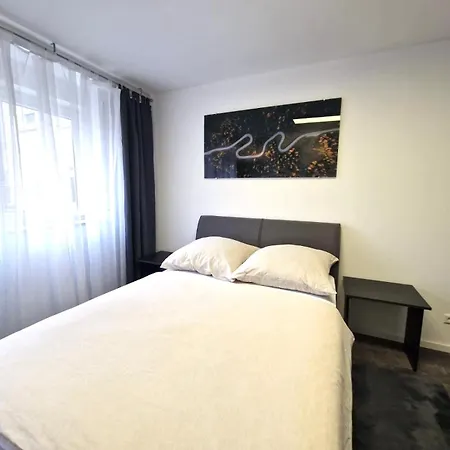 Zentrale In Goeppingen, Bahnhof Fusslaeufig Erreichbar דירה Göppingen