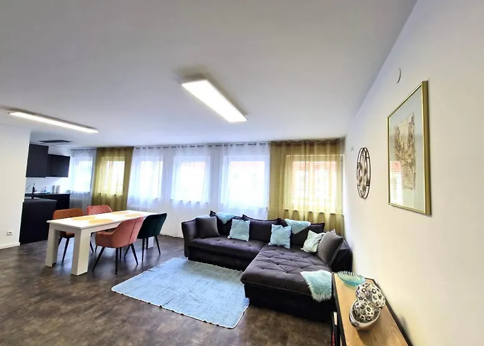 Zentrale In Goeppingen, Bahnhof Fusslaeufig Erreichbar *